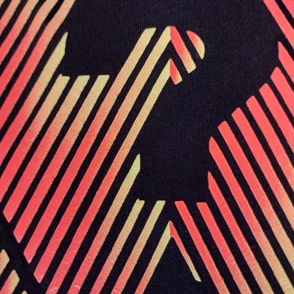 Guess Men's Large short sleeve triangle Tshirt. Black, orange, and gold. - Picture 5 of 9